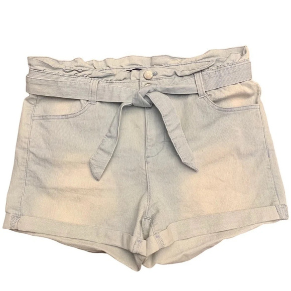 Blue Spice High Waisted blue jean shorts, with tie front belt. Size 9 Ju… - Picture 1 of 5